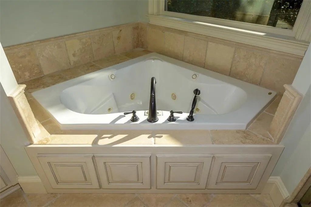 995 Winding Creek Trail, Sandy Springs, Georgia 30328, 5 Bedrooms Bedrooms, ,4 BathroomsBathrooms,Residential,Sold,995 Winding Creek Trail,5768762