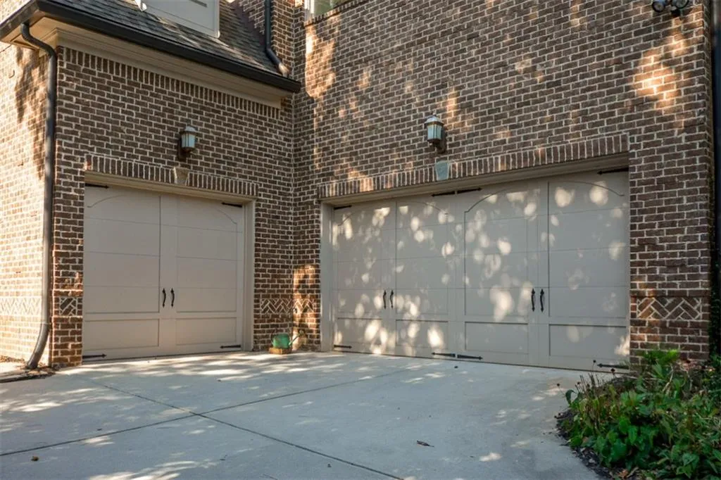 995 Winding Creek Trail, Sandy Springs, Georgia 30328, 5 Bedrooms Bedrooms, ,4 BathroomsBathrooms,Residential,Sold,995 Winding Creek Trail,5768762