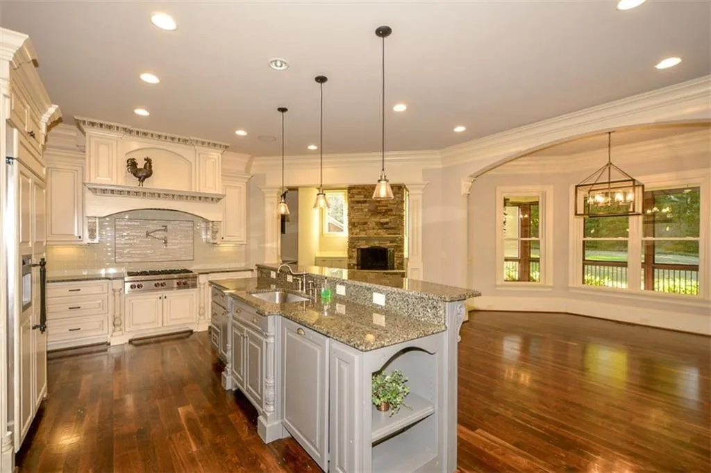 995 Winding Creek Trail, Sandy Springs, Georgia 30328, 5 Bedrooms Bedrooms, ,4 BathroomsBathrooms,Residential,Sold,995 Winding Creek Trail,5768762