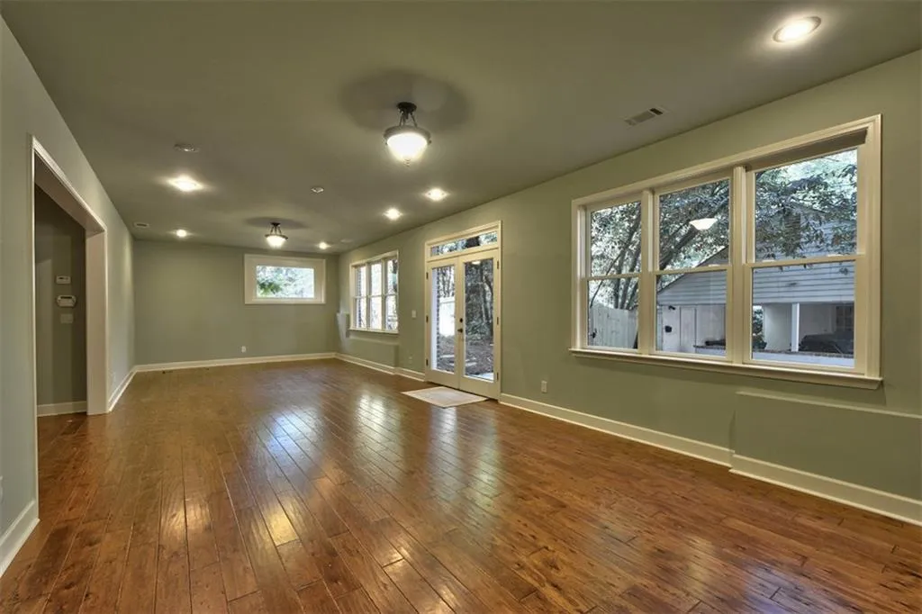 995 Winding Creek Trail, Sandy Springs, Georgia 30328, 5 Bedrooms Bedrooms, ,4 BathroomsBathrooms,Residential,Sold,995 Winding Creek Trail,5768762