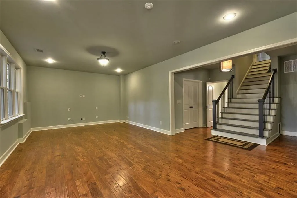 995 Winding Creek Trail, Sandy Springs, Georgia 30328, 5 Bedrooms Bedrooms, ,4 BathroomsBathrooms,Residential,Sold,995 Winding Creek Trail,5768762