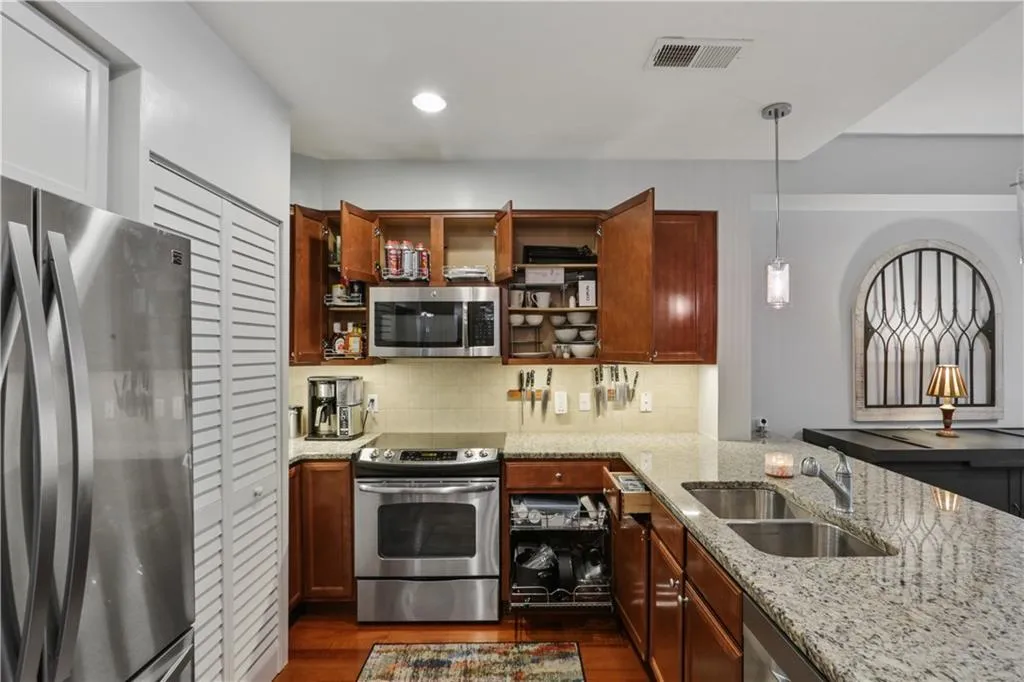 200 River Vista Drive Unit 239, Atlanta, Georgia 30339, 1 Bedroom Bedrooms, ,1 BathroomBathrooms,Residential,Sold,200 River Vista Drive Unit 239,7037487