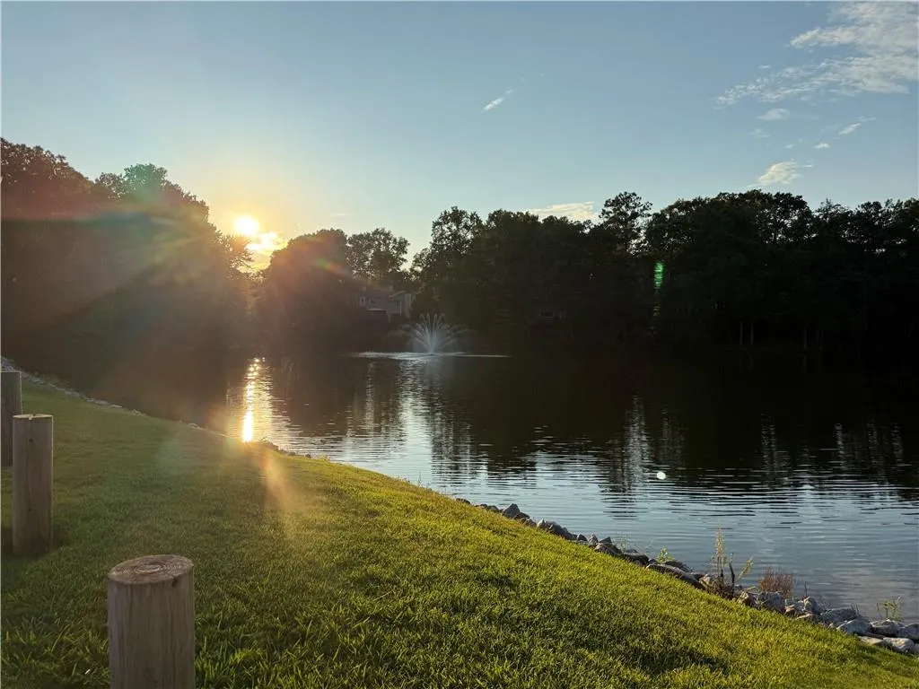 46 Dunwoody Springs Drive, Atlanta, Georgia 30328, 3 Bedrooms Bedrooms, ,2 BathroomsBathrooms,Residential,For Sale,46 Dunwoody Springs Drive,7687024