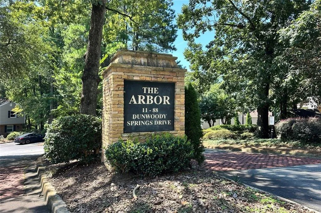 46 Dunwoody Springs Drive, Atlanta, Georgia 30328, 3 Bedrooms Bedrooms, ,2 BathroomsBathrooms,Residential,For Sale,46 Dunwoody Springs Drive,7687024