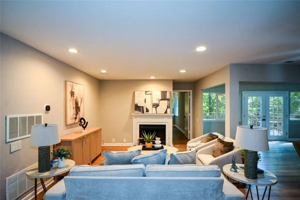 46 Dunwoody Springs Drive, Atlanta, Georgia 30328, 3 Bedrooms Bedrooms, ,2 BathroomsBathrooms,Residential,For Sale,46 Dunwoody Springs Drive,7687024