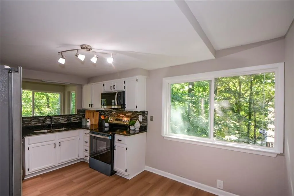 46 Dunwoody Springs Drive, Atlanta, Georgia 30328, 3 Bedrooms Bedrooms, ,2 BathroomsBathrooms,Residential,For Sale,46 Dunwoody Springs Drive,7687024