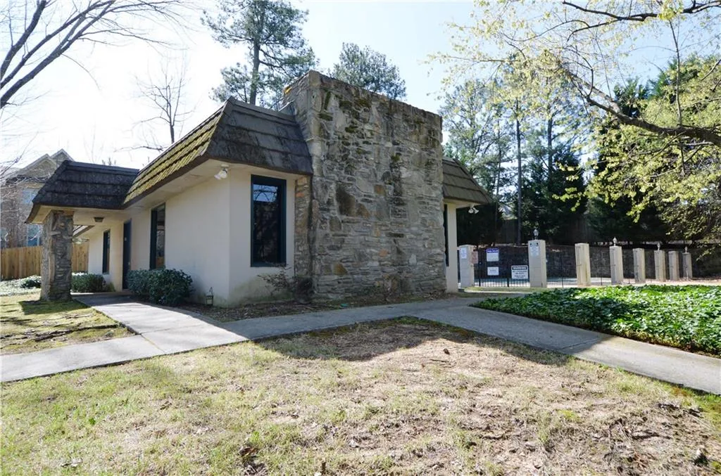 725 Dalrymple Road Unit 6a, Atlanta, Georgia 30328, 4 Bedrooms Bedrooms, ,3 BathroomsBathrooms,Residential,Sold,725 Dalrymple Road Unit 6a,5662675