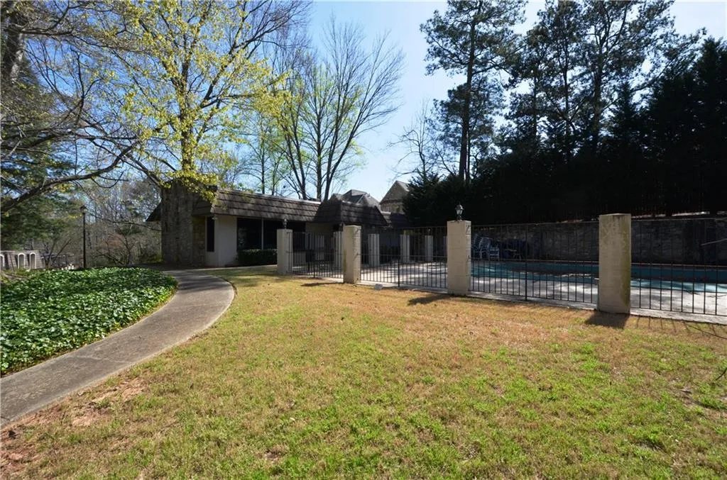 725 Dalrymple Road Unit 6a, Atlanta, Georgia 30328, 4 Bedrooms Bedrooms, ,3 BathroomsBathrooms,Residential,Sold,725 Dalrymple Road Unit 6a,5662675