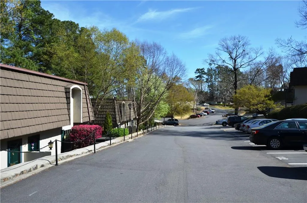 725 Dalrymple Road Unit 6a, Atlanta, Georgia 30328, 4 Bedrooms Bedrooms, ,3 BathroomsBathrooms,Residential,Sold,725 Dalrymple Road Unit 6a,5662675