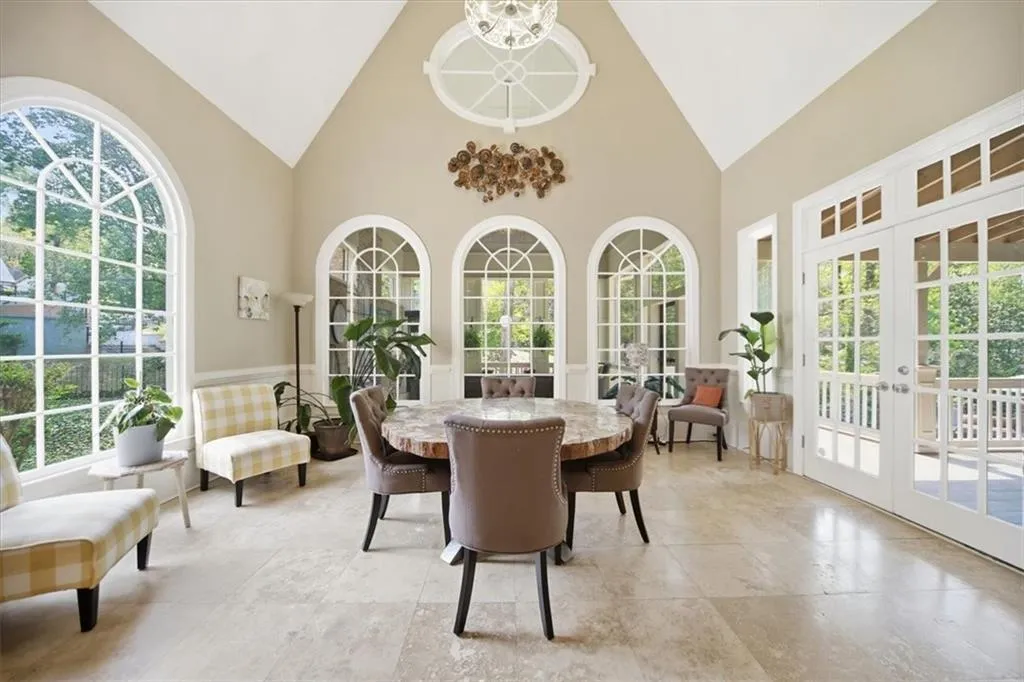 Breakfast Area off the kitchen.