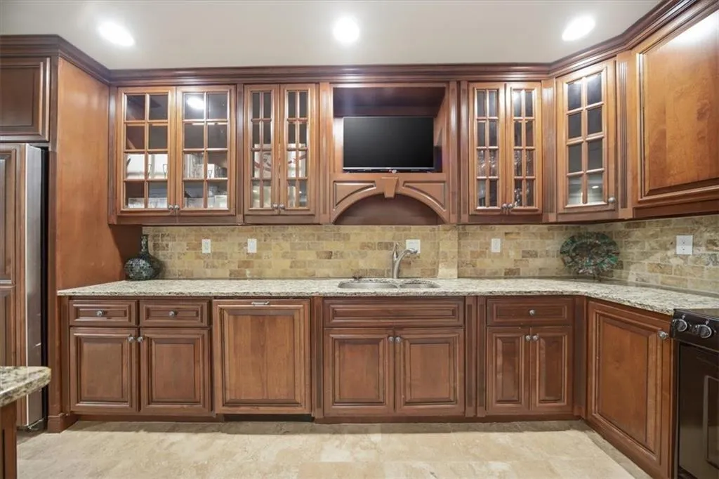 Full Kitchen on the Terrace Level.