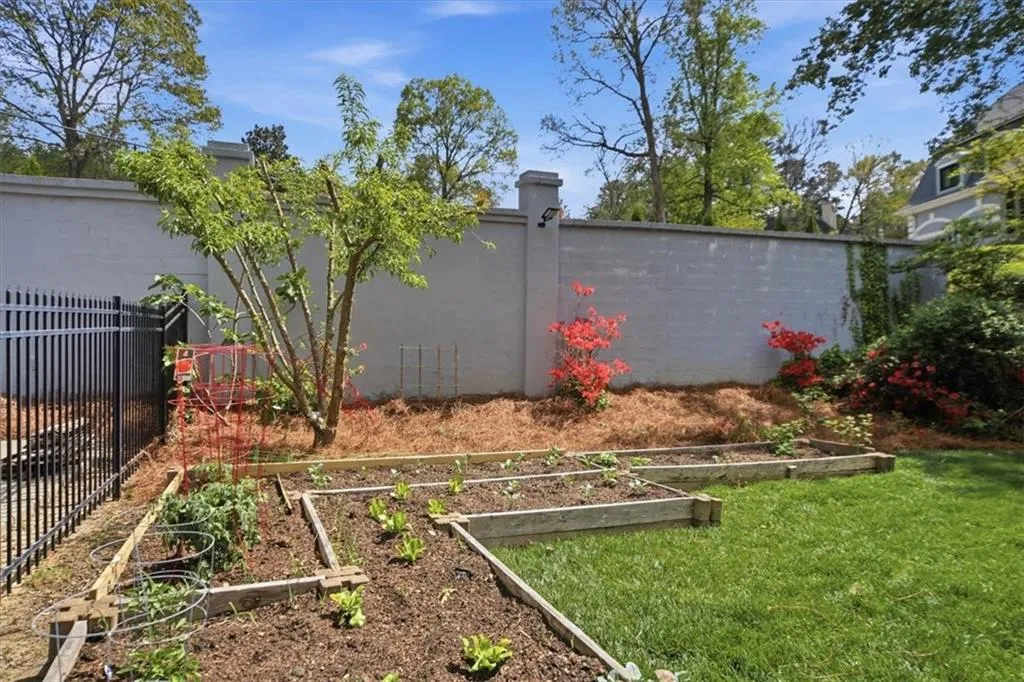 Active Garden.