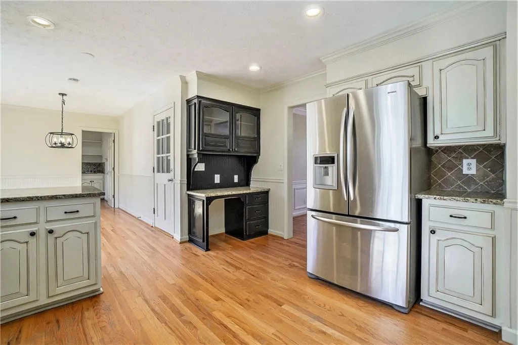 235 Glen Meadow Court, Sandy Springs, Georgia 30328, 4 Bedrooms Bedrooms, ,3 BathroomsBathrooms,Residential,Sold,235 Glen Meadow Court,7003153