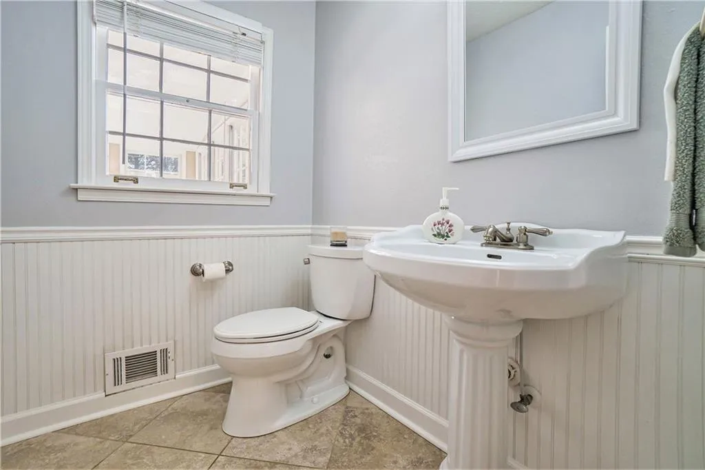 235 Glen Meadow Court, Sandy Springs, Georgia 30328, 4 Bedrooms Bedrooms, ,3 BathroomsBathrooms,Residential,Sold,235 Glen Meadow Court,7003153