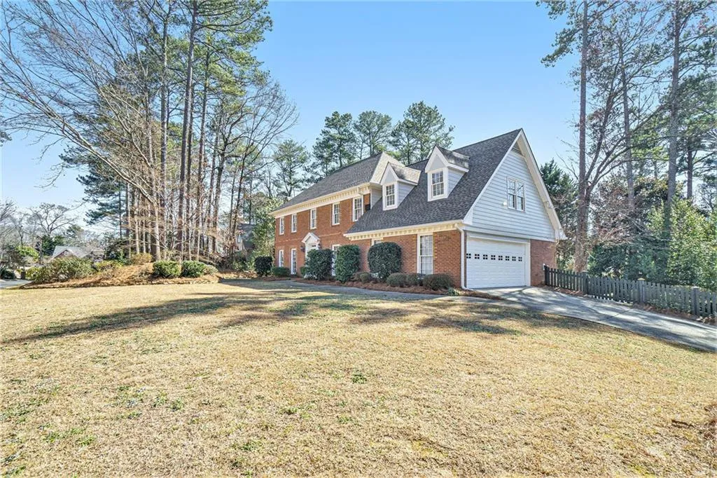 235 Glen Meadow Court, Sandy Springs, Georgia 30328, 4 Bedrooms Bedrooms, ,3 BathroomsBathrooms,Residential,Sold,235 Glen Meadow Court,7003153