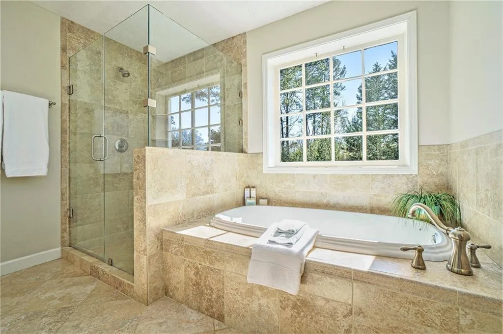 235 Glen Meadow Court, Sandy Springs, Georgia 30328, 4 Bedrooms Bedrooms, ,3 BathroomsBathrooms,Residential,Sold,235 Glen Meadow Court,7003153