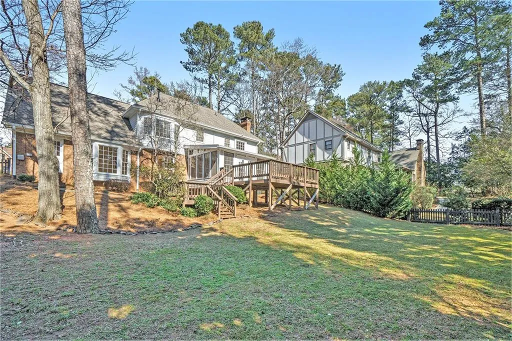 235 Glen Meadow Court, Sandy Springs, Georgia 30328, 4 Bedrooms Bedrooms, ,3 BathroomsBathrooms,Residential,Sold,235 Glen Meadow Court,7003153