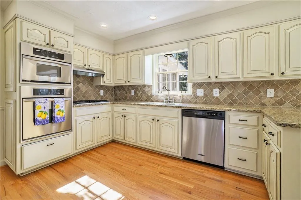 235 Glen Meadow Court, Sandy Springs, Georgia 30328, 4 Bedrooms Bedrooms, ,3 BathroomsBathrooms,Residential,Sold,235 Glen Meadow Court,7003153