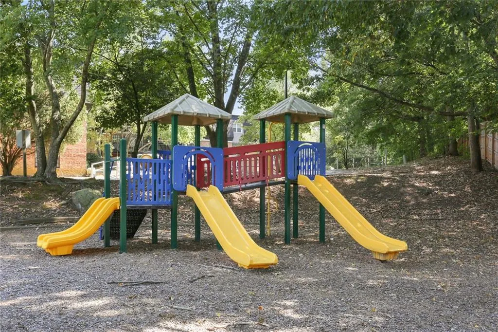 315 Winding River Drive Unit E, Sandy Springs, Georgia 30350, 3 Bedrooms Bedrooms, ,2 BathroomsBathrooms,Residential,Sold,315 Winding River Drive Unit E,6609331