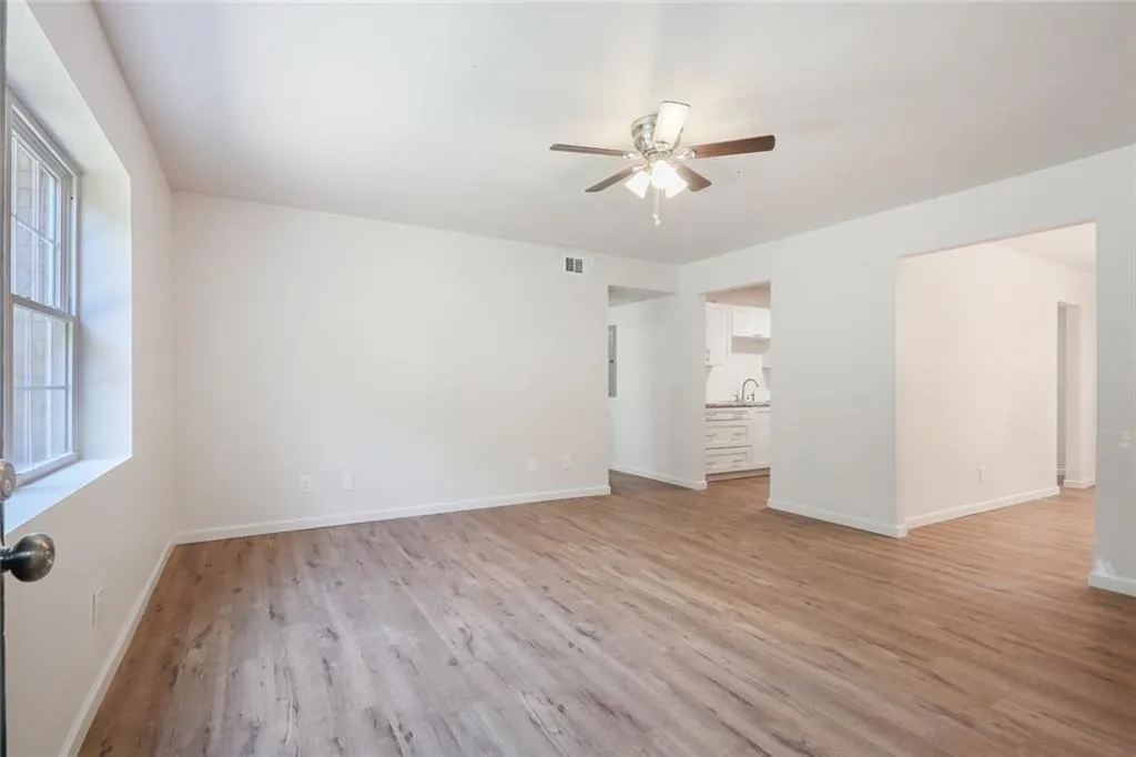 315 Winding River Drive Unit E, Sandy Springs, Georgia 30350, 3 Bedrooms Bedrooms, ,2 BathroomsBathrooms,Residential,Sold,315 Winding River Drive Unit E,6609331