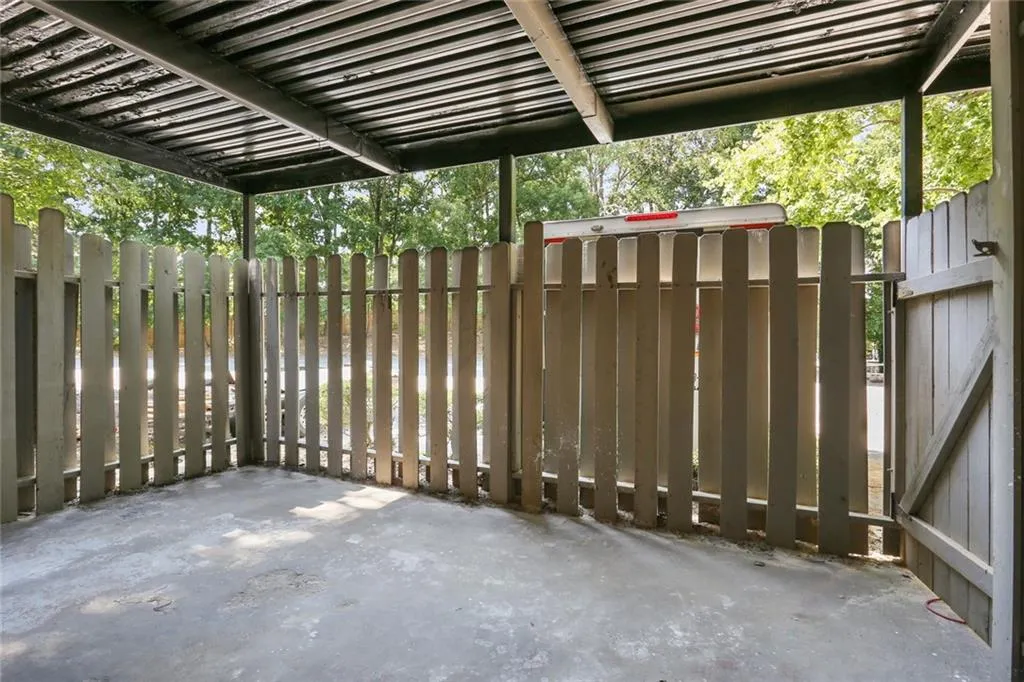 315 Winding River Drive Unit E, Sandy Springs, Georgia 30350, 3 Bedrooms Bedrooms, ,2 BathroomsBathrooms,Residential,Sold,315 Winding River Drive Unit E,6609331