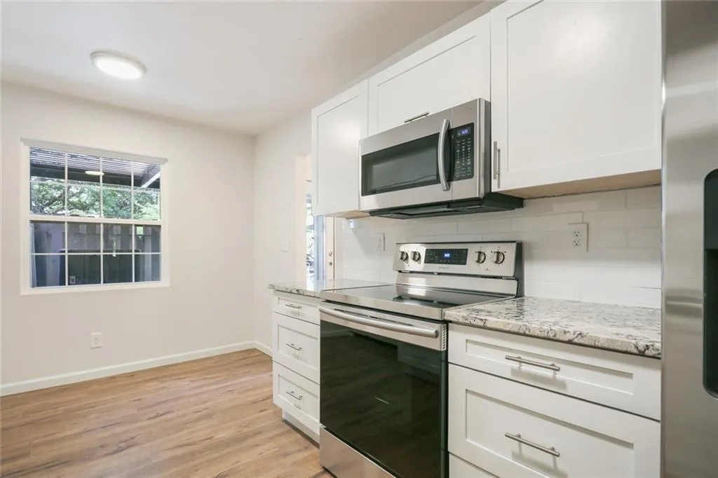 315 Winding River Drive Unit E, Sandy Springs, Georgia 30350, 3 Bedrooms Bedrooms, ,2 BathroomsBathrooms,Residential,Sold,315 Winding River Drive Unit E,6609331