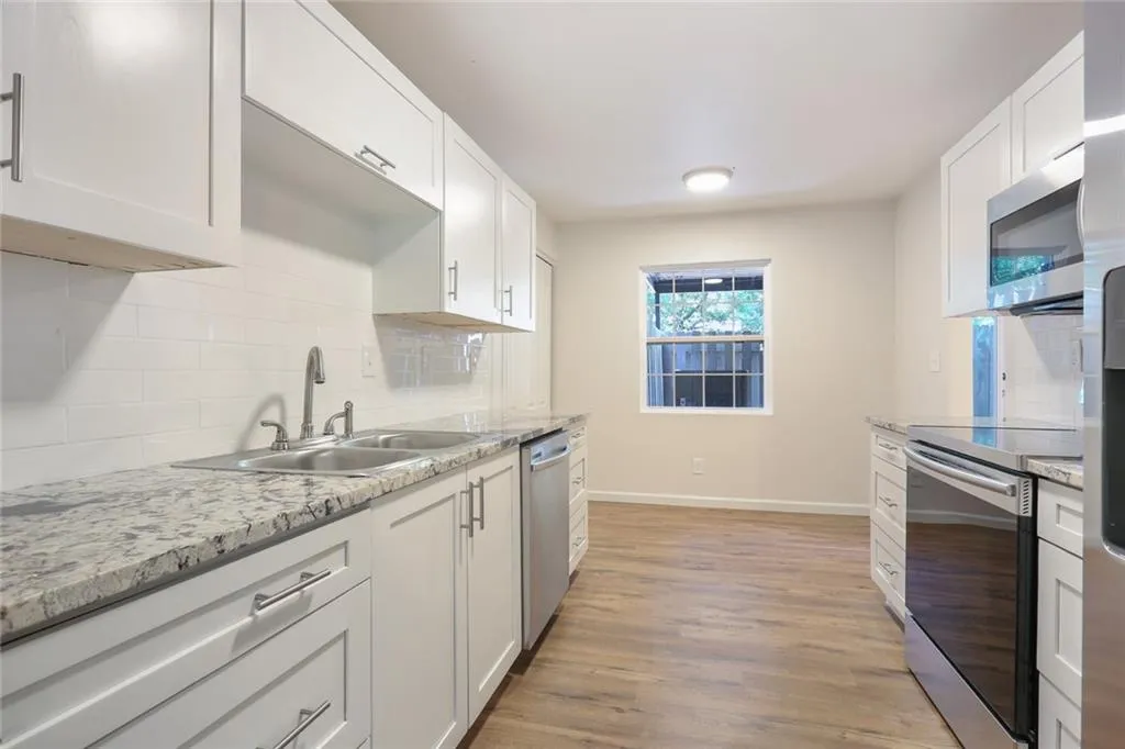 315 Winding River Drive Unit E, Sandy Springs, Georgia 30350, 3 Bedrooms Bedrooms, ,2 BathroomsBathrooms,Residential,Sold,315 Winding River Drive Unit E,6609331