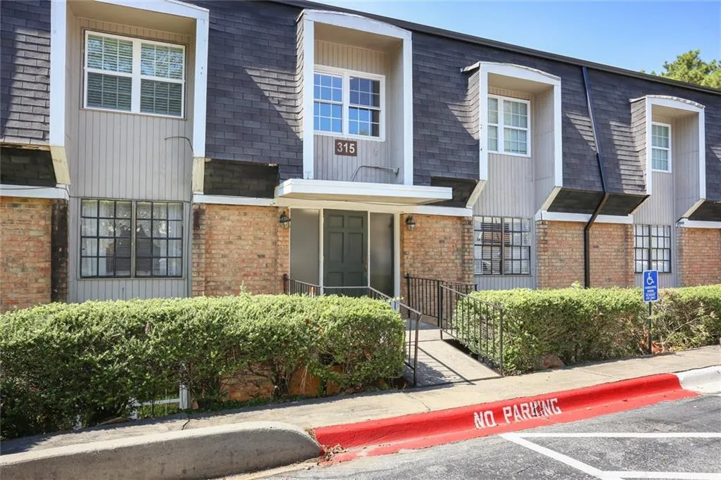 315 Winding River Drive Unit E, Sandy Springs, Georgia 30350, 3 Bedrooms Bedrooms, ,2 BathroomsBathrooms,Residential,Sold,315 Winding River Drive Unit E,6609331