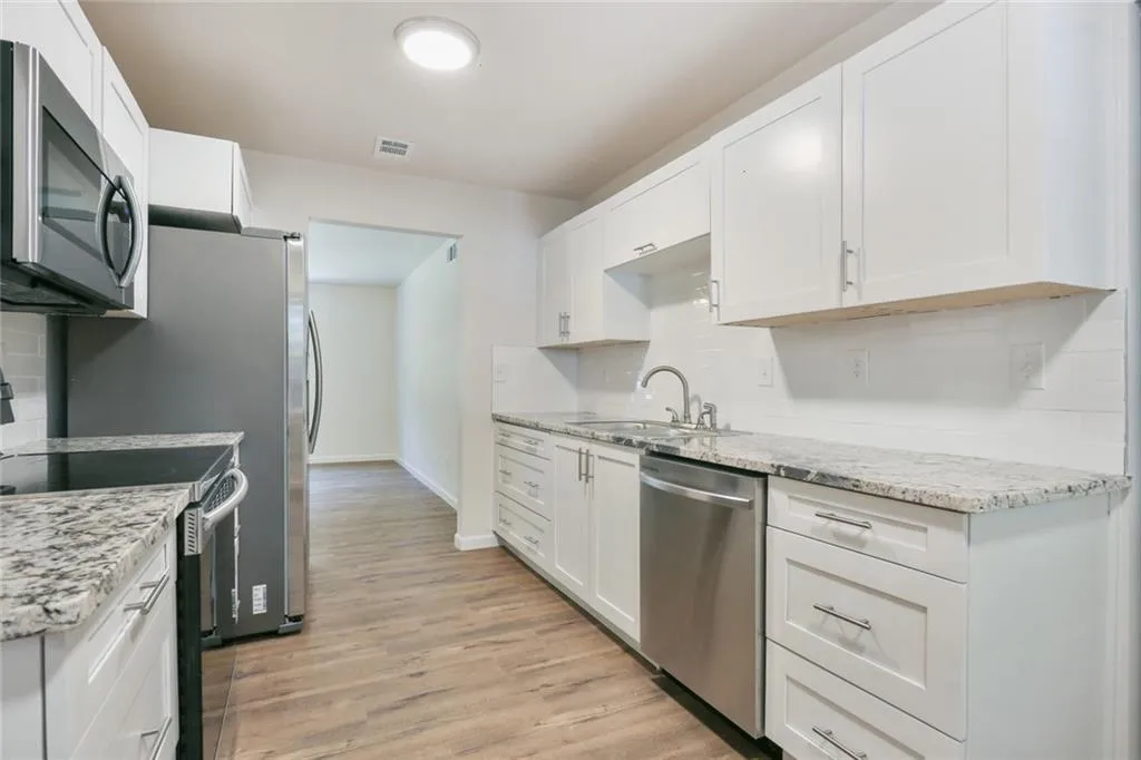 315 Winding River Drive Unit E, Sandy Springs, Georgia 30350, 3 Bedrooms Bedrooms, ,2 BathroomsBathrooms,Residential,Sold,315 Winding River Drive Unit E,6609331