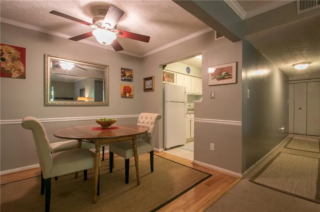 5145 Roswell Road Unit 1, Atlanta, Georgia 30342, 2 Bedrooms Bedrooms, ,1 BathroomBathrooms,Residential,Sold,5145 Roswell Road Unit 1,5997708