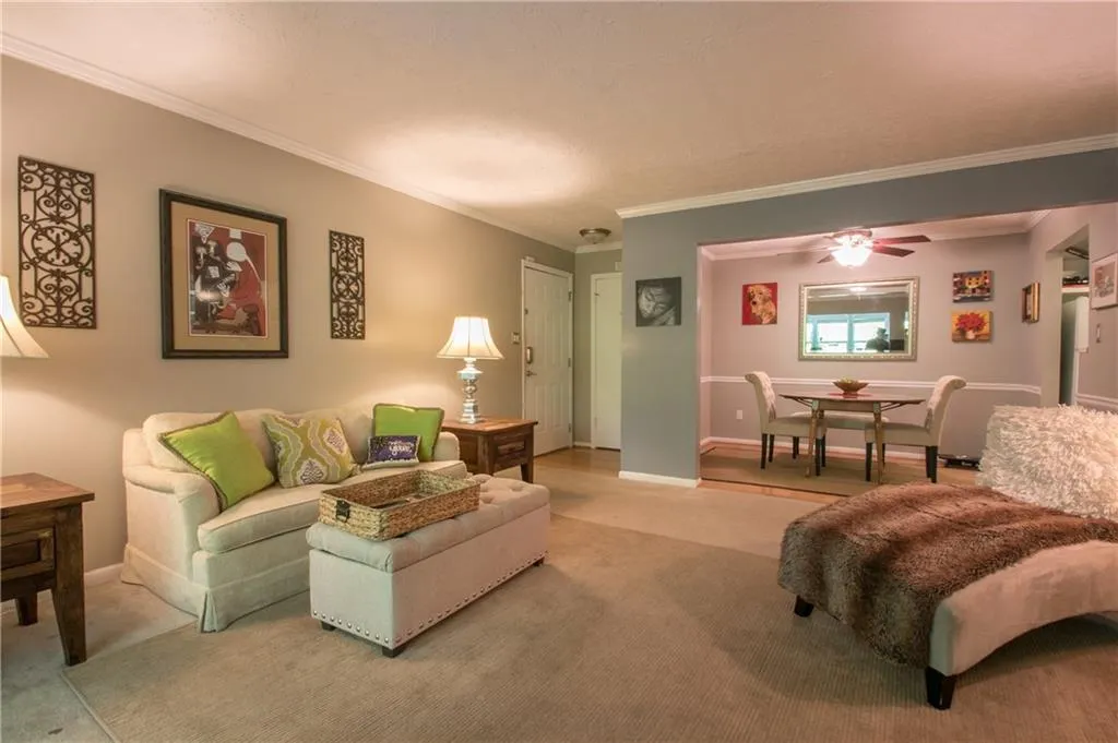 5145 Roswell Road Unit 1, Atlanta, Georgia 30342, 2 Bedrooms Bedrooms, ,1 BathroomBathrooms,Residential,Sold,5145 Roswell Road Unit 1,5997708