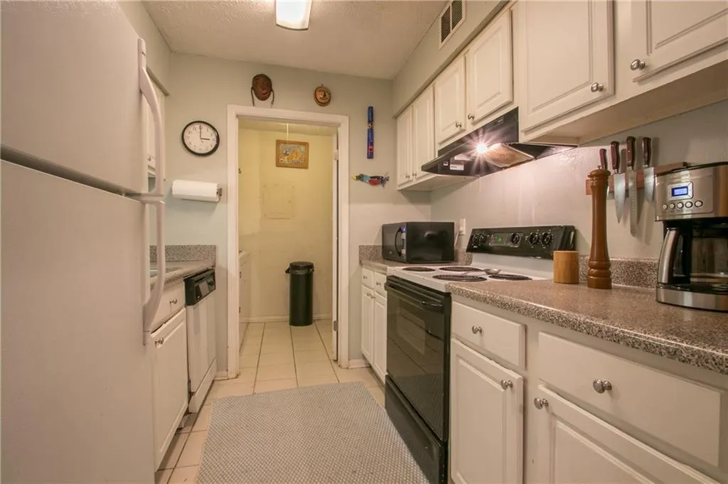 5145 Roswell Road Unit 1, Atlanta, Georgia 30342, 2 Bedrooms Bedrooms, ,1 BathroomBathrooms,Residential,Sold,5145 Roswell Road Unit 1,5997708