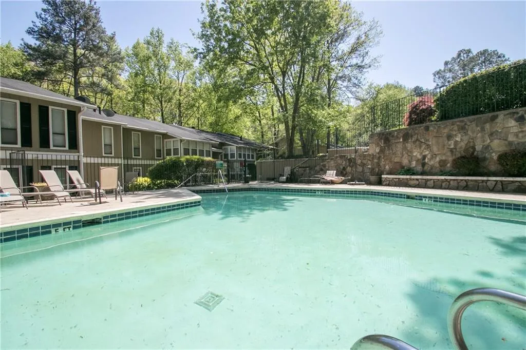 5145 Roswell Road Unit 1, Atlanta, Georgia 30342, 2 Bedrooms Bedrooms, ,1 BathroomBathrooms,Residential,Sold,5145 Roswell Road Unit 1,5997708