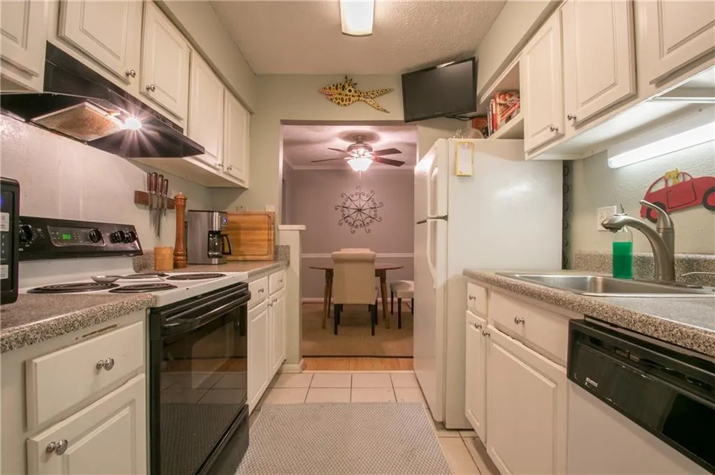 5145 Roswell Road Unit 1, Atlanta, Georgia 30342, 2 Bedrooms Bedrooms, ,1 BathroomBathrooms,Residential,Sold,5145 Roswell Road Unit 1,5997708