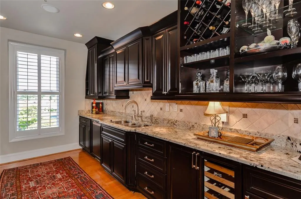 560 Dutch Valley Road Ne Unit 408, Atlanta, Georgia 30324, 2 Bedrooms Bedrooms, ,1 BathroomBathrooms,Residential,Sold,560 Dutch Valley Road Ne Unit 408,5634956