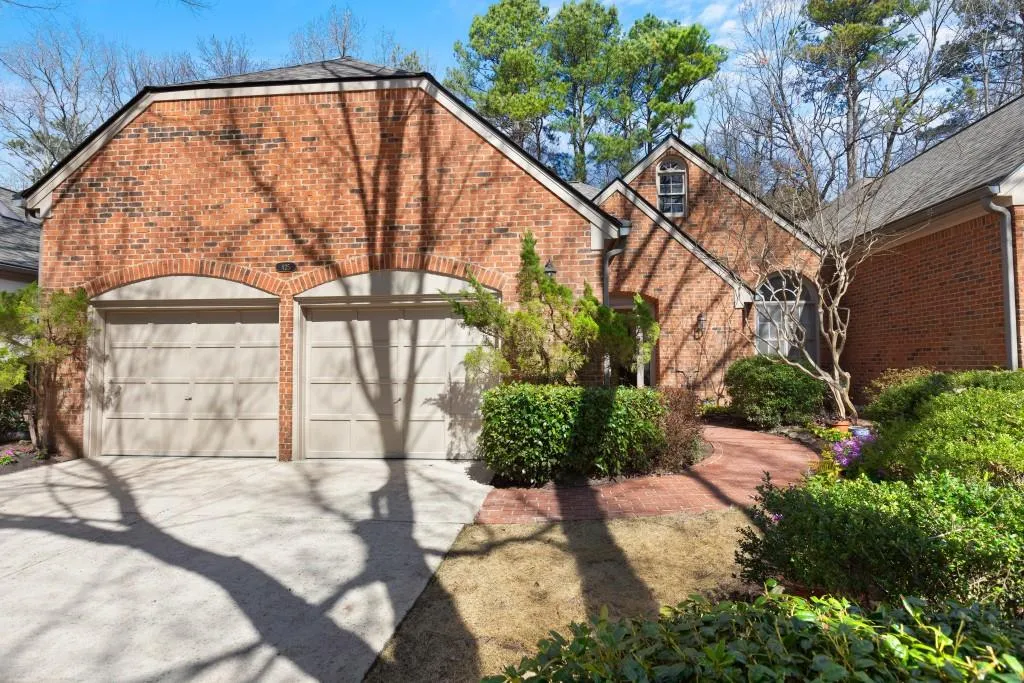 425 Greenlaurel Drive, Atlanta, Georgia 30342, 3 Bedrooms Bedrooms, ,3 BathroomsBathrooms,Residential,Sold,425 Greenlaurel Drive,6851711