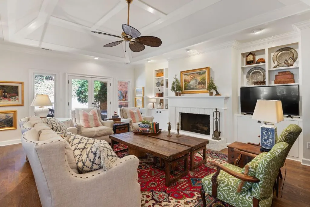 425 Greenlaurel Drive, Atlanta, Georgia 30342, 3 Bedrooms Bedrooms, ,3 BathroomsBathrooms,Residential,Sold,425 Greenlaurel Drive,6851711
