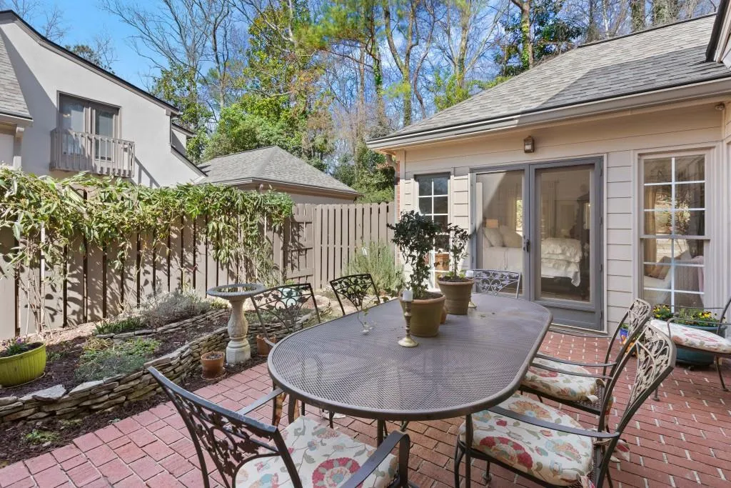 425 Greenlaurel Drive, Atlanta, Georgia 30342, 3 Bedrooms Bedrooms, ,3 BathroomsBathrooms,Residential,Sold,425 Greenlaurel Drive,6851711