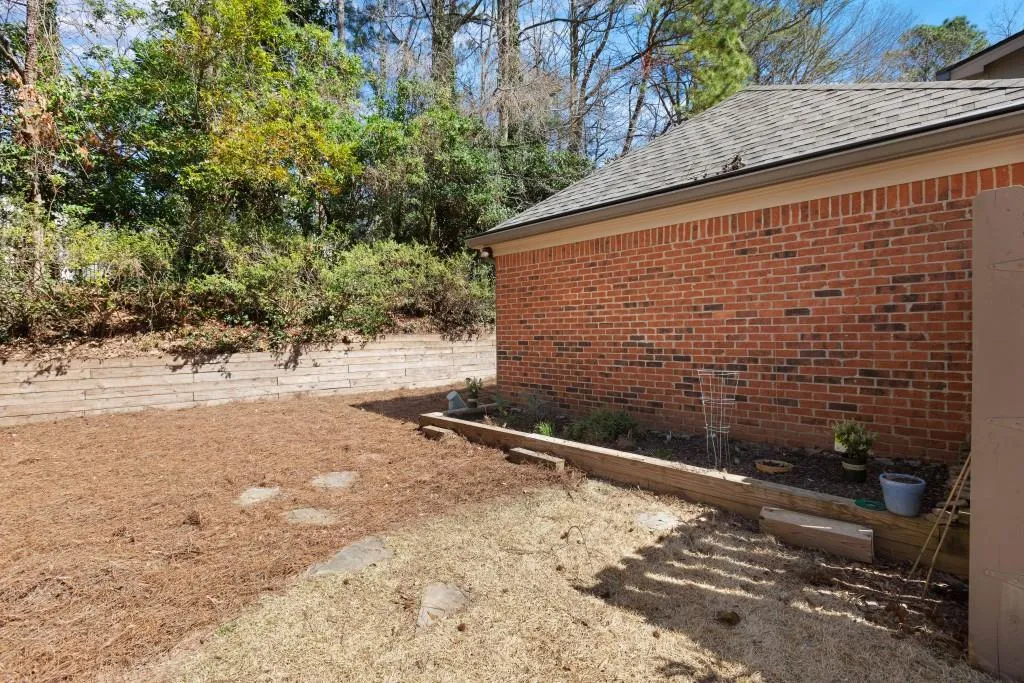 425 Greenlaurel Drive, Atlanta, Georgia 30342, 3 Bedrooms Bedrooms, ,3 BathroomsBathrooms,Residential,Sold,425 Greenlaurel Drive,6851711