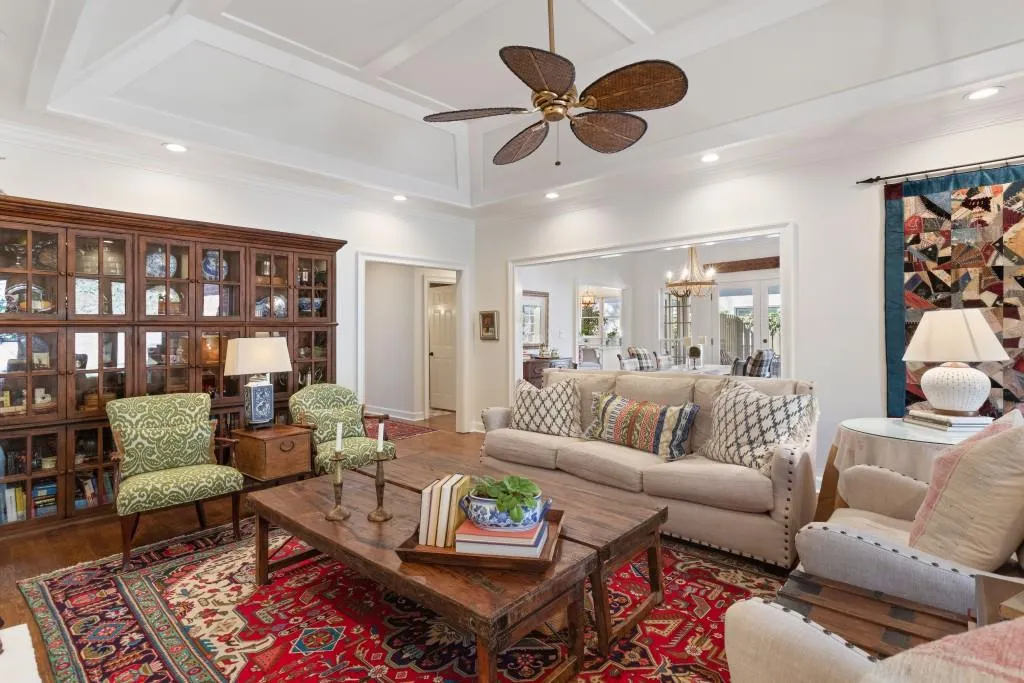 425 Greenlaurel Drive, Atlanta, Georgia 30342, 3 Bedrooms Bedrooms, ,3 BathroomsBathrooms,Residential,Sold,425 Greenlaurel Drive,6851711