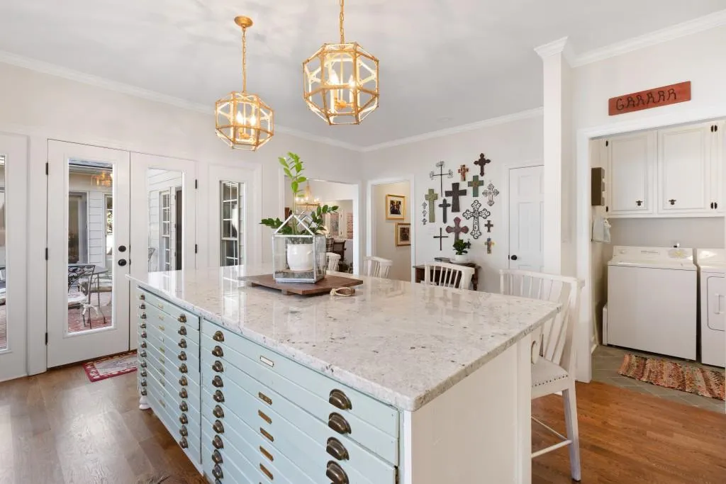 425 Greenlaurel Drive, Atlanta, Georgia 30342, 3 Bedrooms Bedrooms, ,3 BathroomsBathrooms,Residential,Sold,425 Greenlaurel Drive,6851711