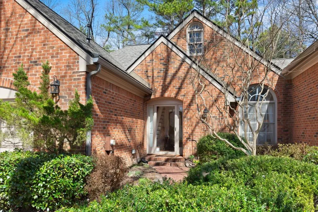 425 Greenlaurel Drive, Atlanta, Georgia 30342, 3 Bedrooms Bedrooms, ,3 BathroomsBathrooms,Residential,Sold,425 Greenlaurel Drive,6851711