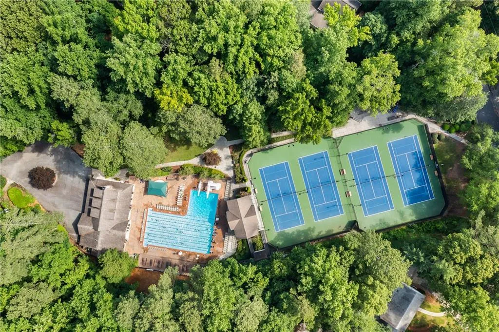 7160 Hunters Branch Drive, Atlanta, Georgia 30328, 5 Bedrooms Bedrooms, ,2 BathroomsBathrooms,Residential,Sold,7160 Hunters Branch Drive,7235016