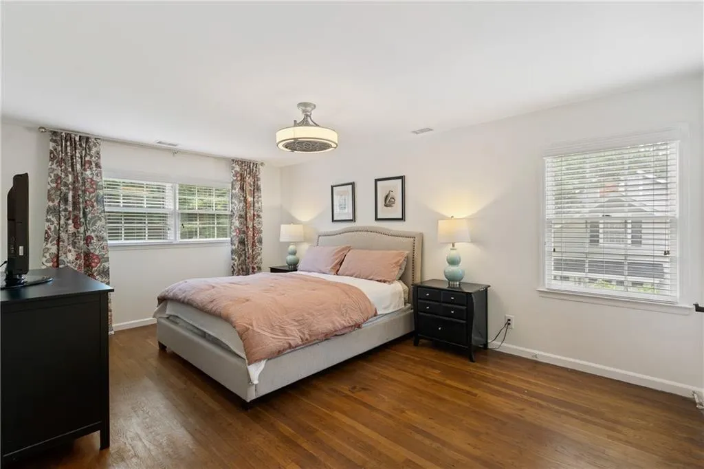 7160 Hunters Branch Drive, Atlanta, Georgia 30328, 5 Bedrooms Bedrooms, ,2 BathroomsBathrooms,Residential,Sold,7160 Hunters Branch Drive,7235016