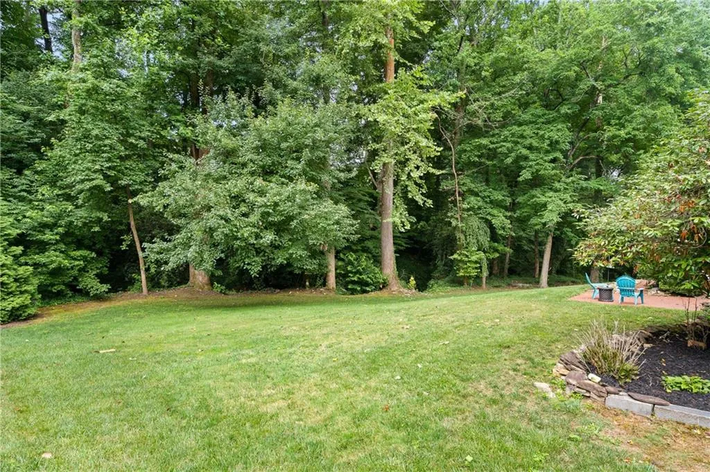 7160 Hunters Branch Drive, Atlanta, Georgia 30328, 5 Bedrooms Bedrooms, ,2 BathroomsBathrooms,Residential,Sold,7160 Hunters Branch Drive,7235016