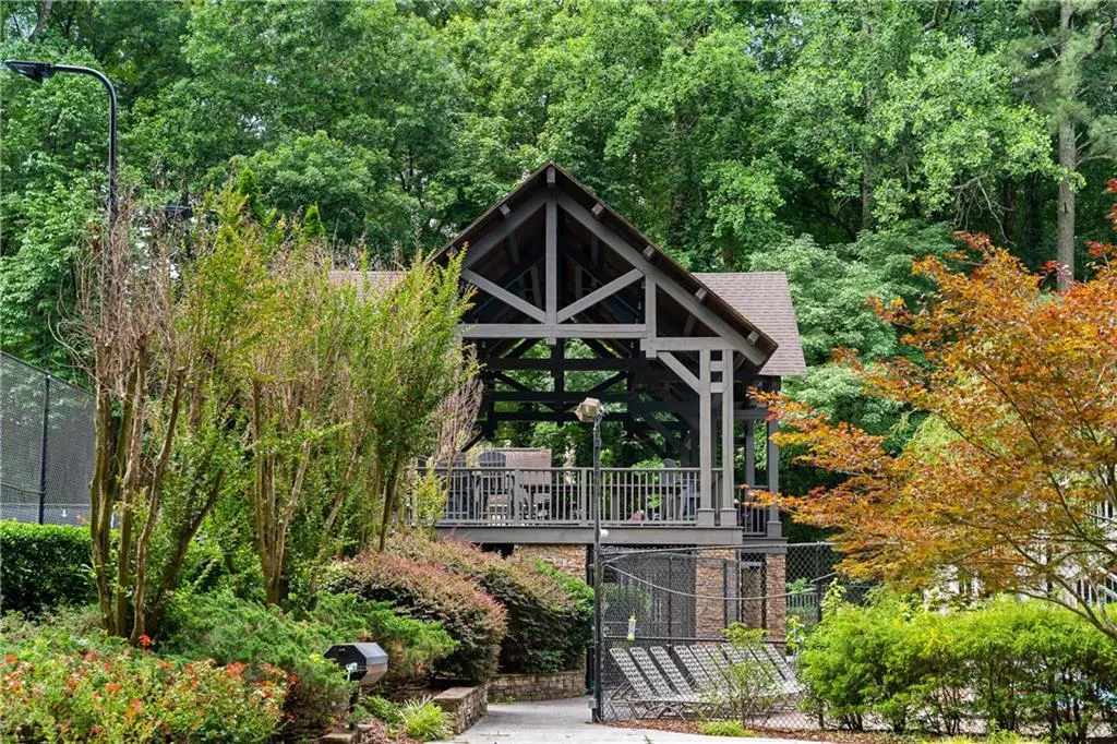 7160 Hunters Branch Drive, Atlanta, Georgia 30328, 5 Bedrooms Bedrooms, ,2 BathroomsBathrooms,Residential,Sold,7160 Hunters Branch Drive,7235016