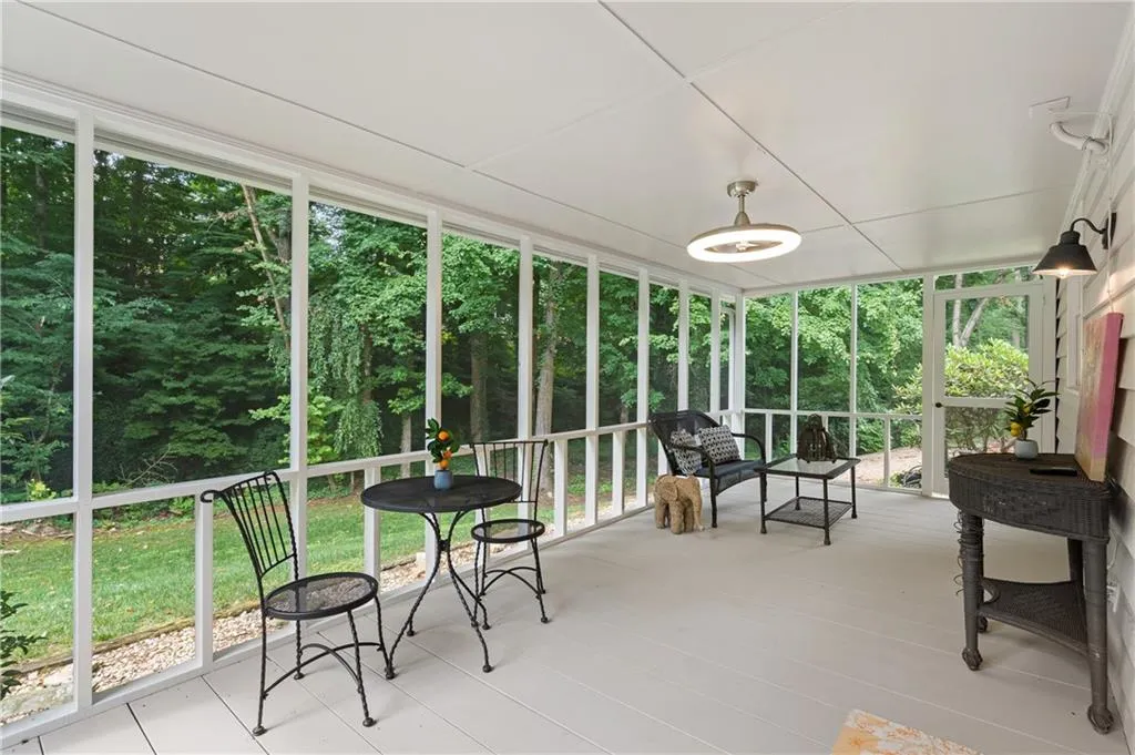 7160 Hunters Branch Drive, Atlanta, Georgia 30328, 5 Bedrooms Bedrooms, ,2 BathroomsBathrooms,Residential,Sold,7160 Hunters Branch Drive,7235016