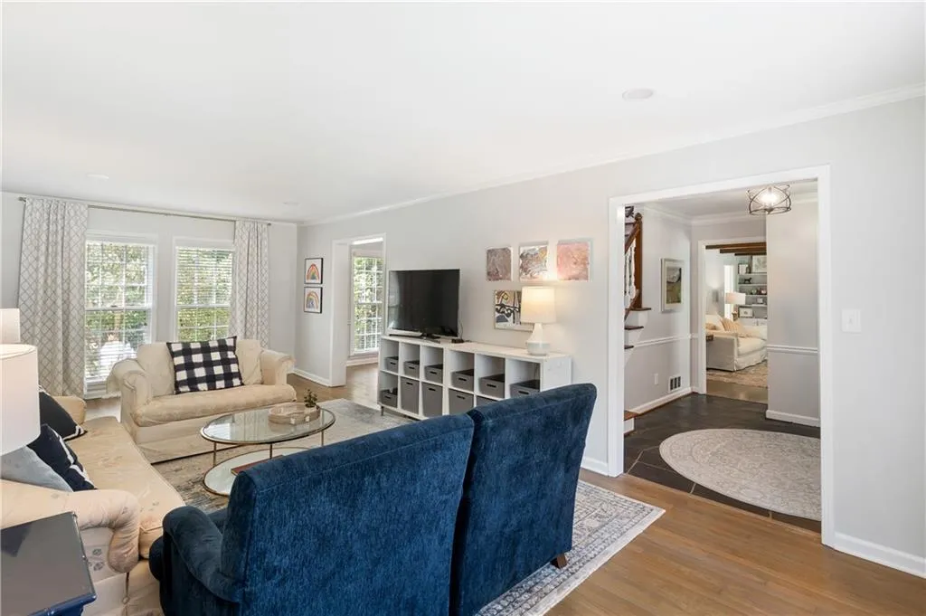 7160 Hunters Branch Drive, Atlanta, Georgia 30328, 5 Bedrooms Bedrooms, ,2 BathroomsBathrooms,Residential,Sold,7160 Hunters Branch Drive,7235016