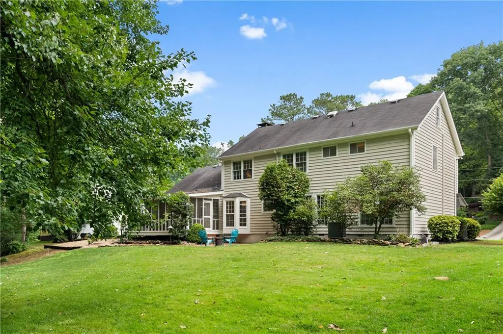 7160 Hunters Branch Drive, Atlanta, Georgia 30328, 5 Bedrooms Bedrooms, ,2 BathroomsBathrooms,Residential,Sold,7160 Hunters Branch Drive,7235016