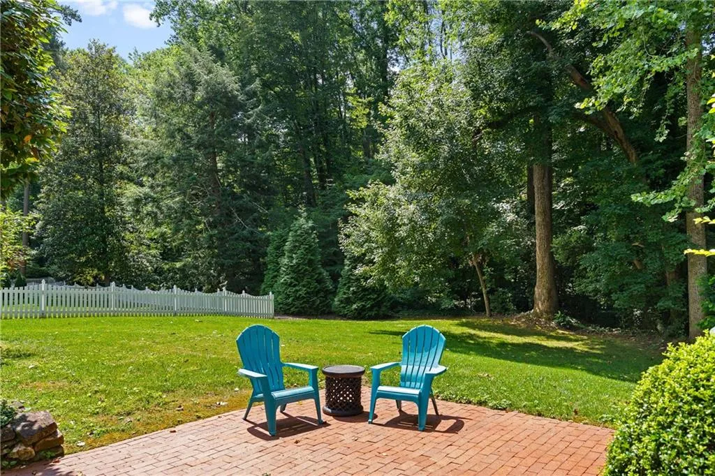 7160 Hunters Branch Drive, Atlanta, Georgia 30328, 5 Bedrooms Bedrooms, ,2 BathroomsBathrooms,Residential,Sold,7160 Hunters Branch Drive,7235016